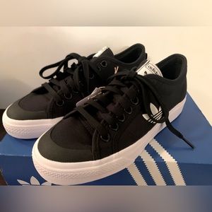 NWT Adidas Nizza Trefoil Shoes Women’s Size 8